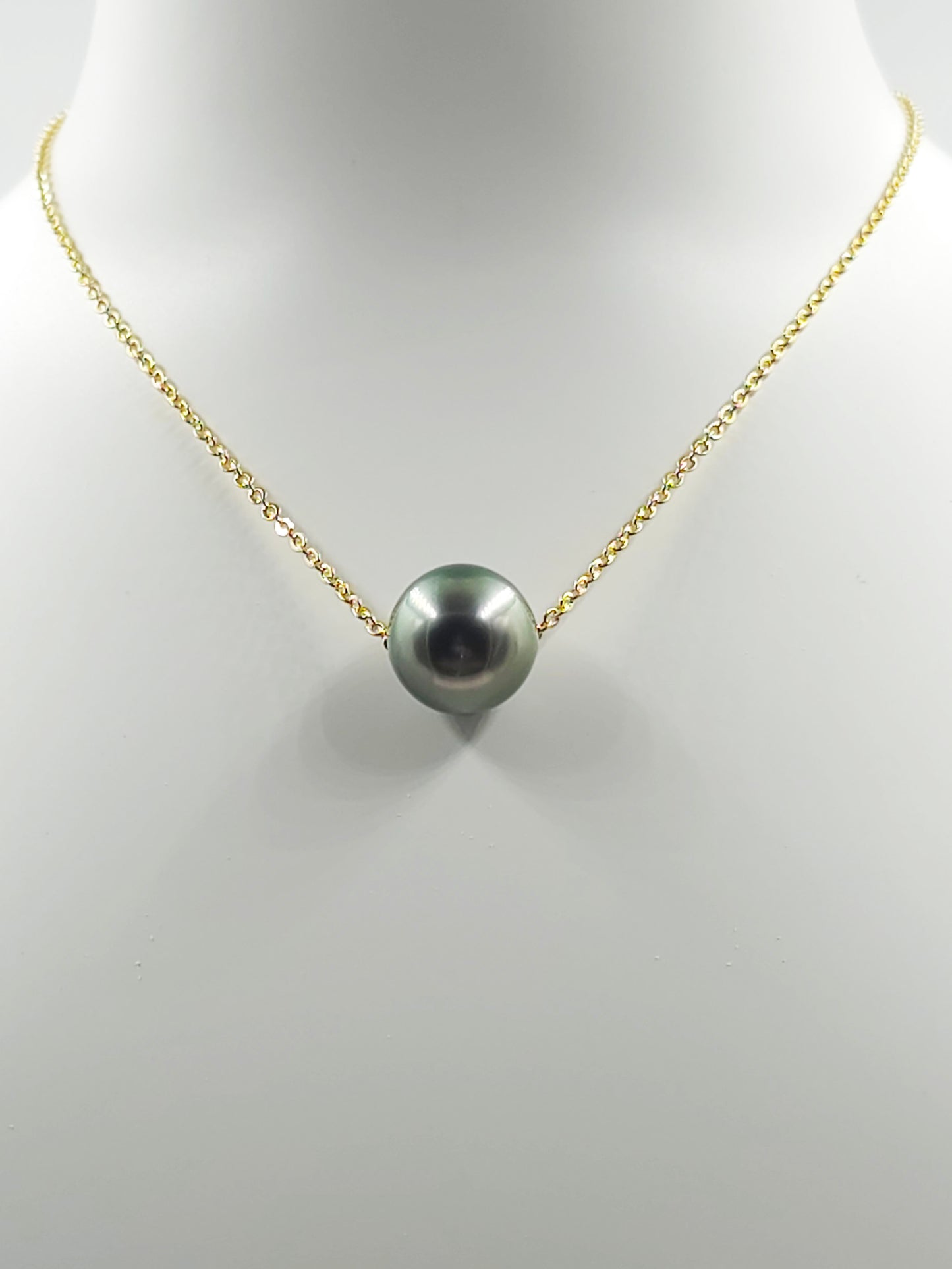 Collier flottant en plaqué or 14 carats — « Le Flotteur »