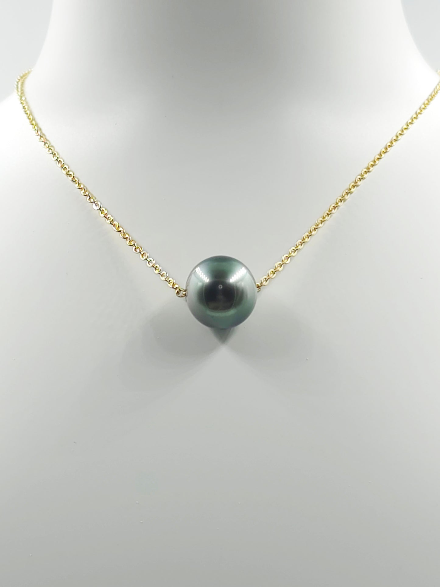 Collier flottant en plaqué or 14 carats — « Le Flotteur »