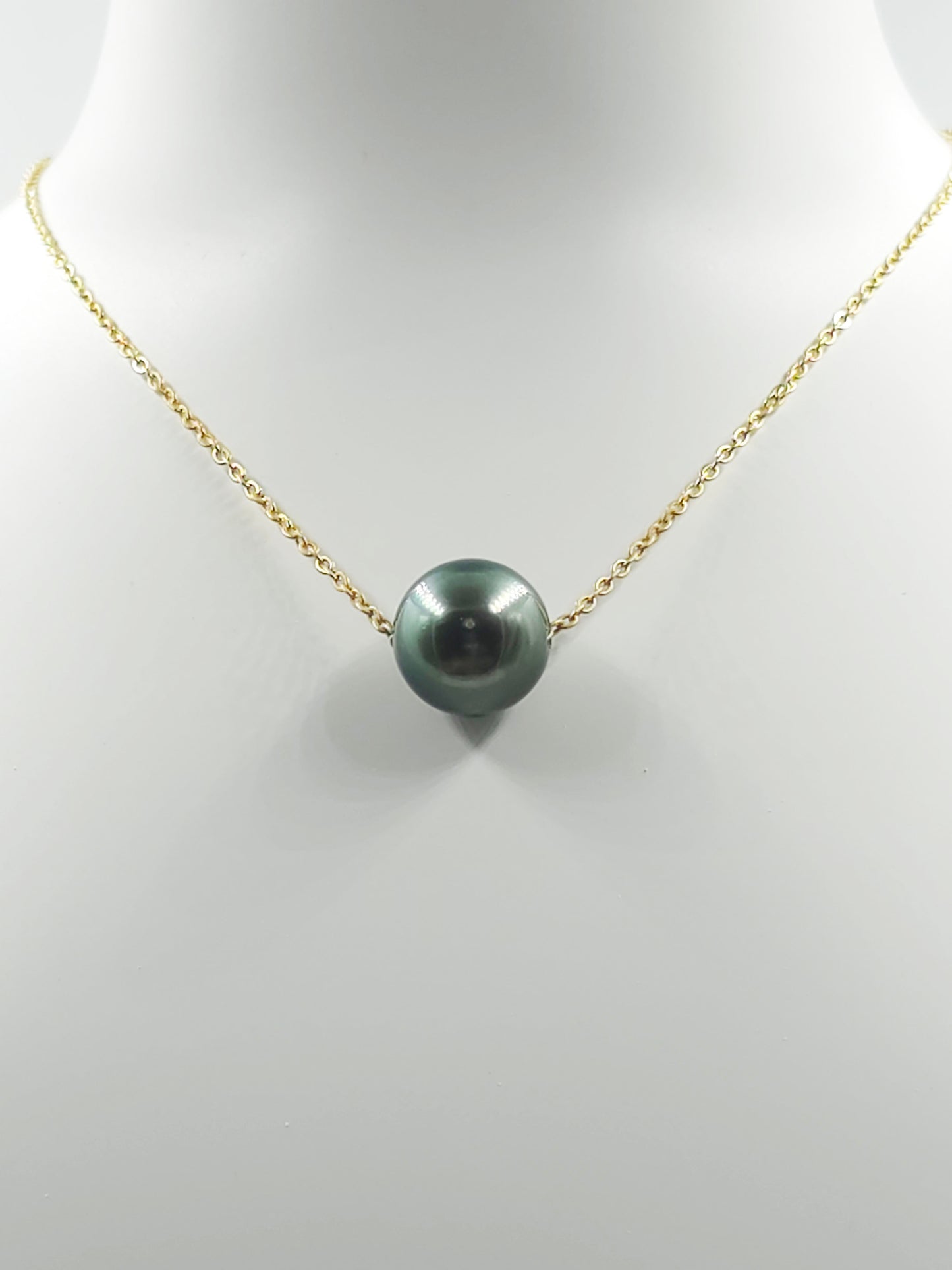 Collier flottant en plaqué or 14 carats — « Le Flotteur »