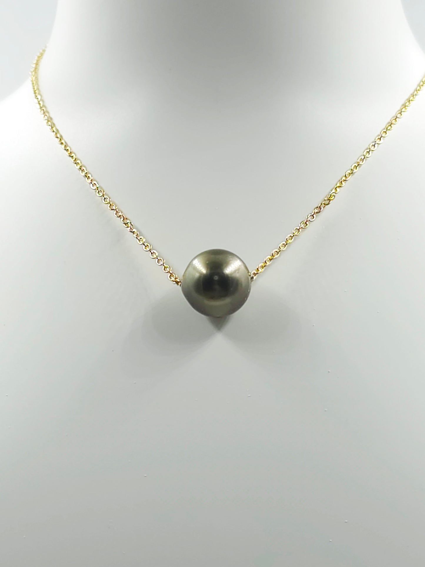 Collier flottant en plaqué or 14 carats — « Le Flotteur »