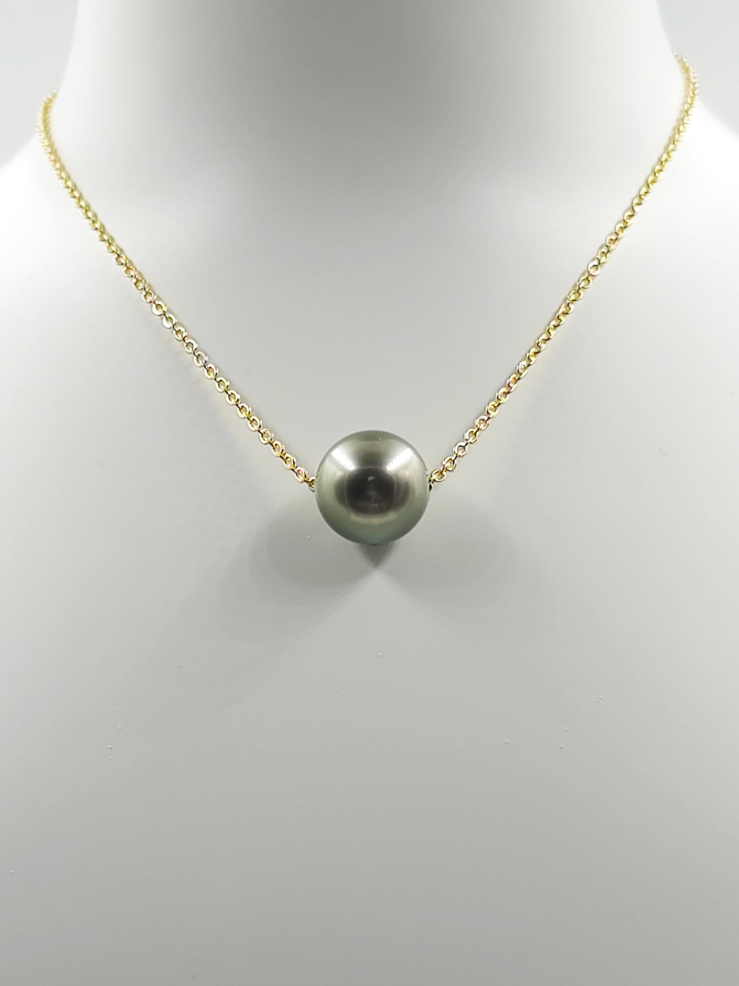 Collier flottant en plaqué or 14 carats — « Le Flotteur »